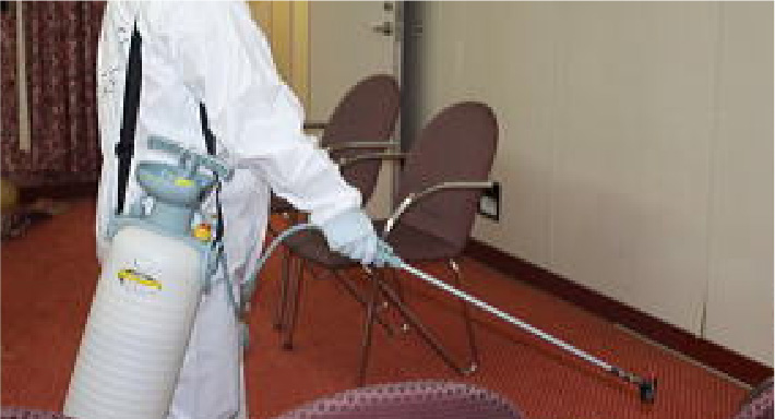 手作業で徹底消毒!!